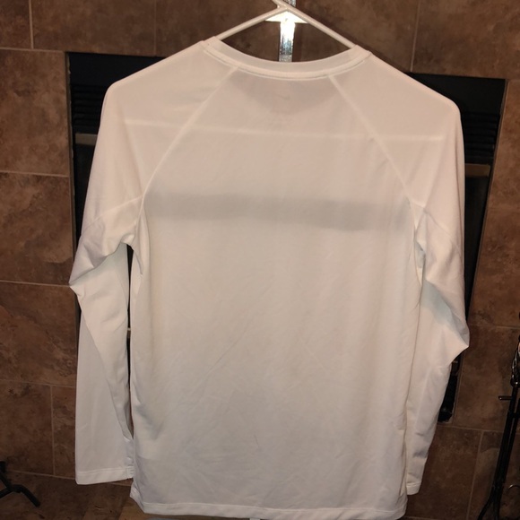 Long sleeve Nike dry fit top very lightweight for working out/running - Picture 4 of 8